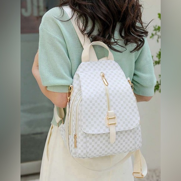 New Women Backpack - Picture 4 of 7